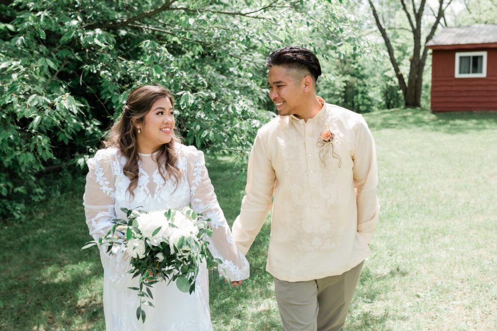 photo of a filipino couple on their wedding